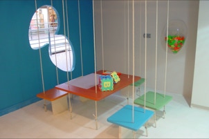 mosaico hidraulico monocromático branco aplicado no pavimento de um cabeleireiro infantil em Lisboa