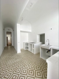 mosaico hidráulico padrão Riscas 8D aplicado numa cozinha no Algarve