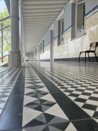 mosaico hidráulico ref Ouros e Faixa Lisboa no Liceu Camões em Lisboa