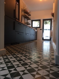 mosaico hidráulico padrão Estrela 2C aplicado numa cozinha na Parede