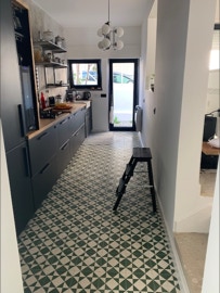 mosaico hidráulico padrão Estrela 2C aplicado numa cozinha na Parede