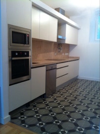 mosaico hidráulico padrão Campos aplicado numa cozinha em Lisboa