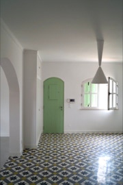 mosaico hidráulico padrão São Lourenço 4C aplicado na entrada de uma vivenda no Algarve