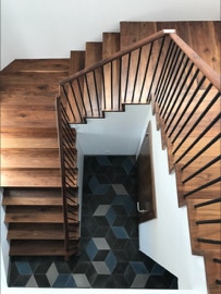 mosaico hidráulico em formato losango aplicado no piso de uma casa na Ericeira 