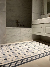 mosaico hidráulico ref Maria Pia numa casa de banho em Monte Estoril projectada pelo atelier ARX Portugal Arquitectos Lda