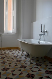 Mosaico hidráulico ref Origami numa casa de banho projectada pelos HO- Arquitectos