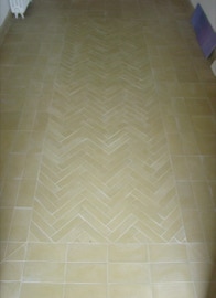 mosaico hidráulico aplicado em herringbone no showroom da Projecto Mosaico em Sintra