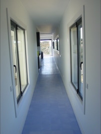 mosaico hidráulico monocromático azul ref 620 aplicado num corredor numa moradia no Algarve